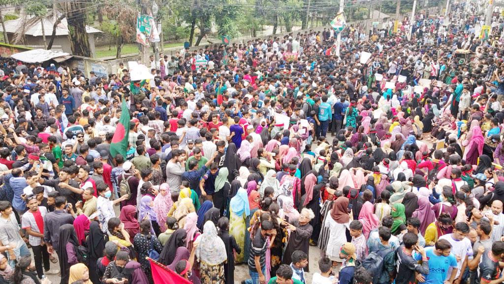 টাঙ্গাইলে ছাত্র আন্দোলনের বিক্ষোভ জনসমুদ্রে পরিণত 