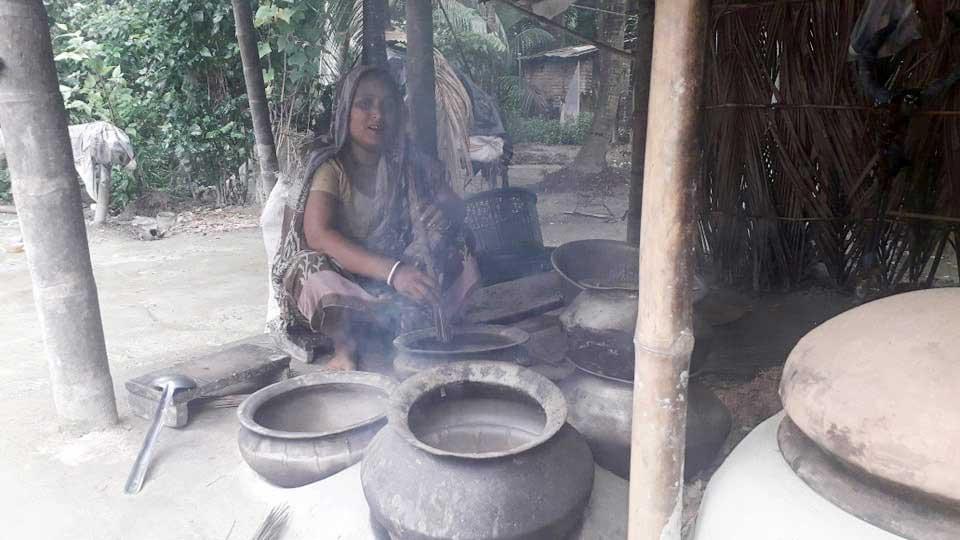 বিলুপ্তির পথে ঐতিহ্যবাহী গিগজের মুড়ি