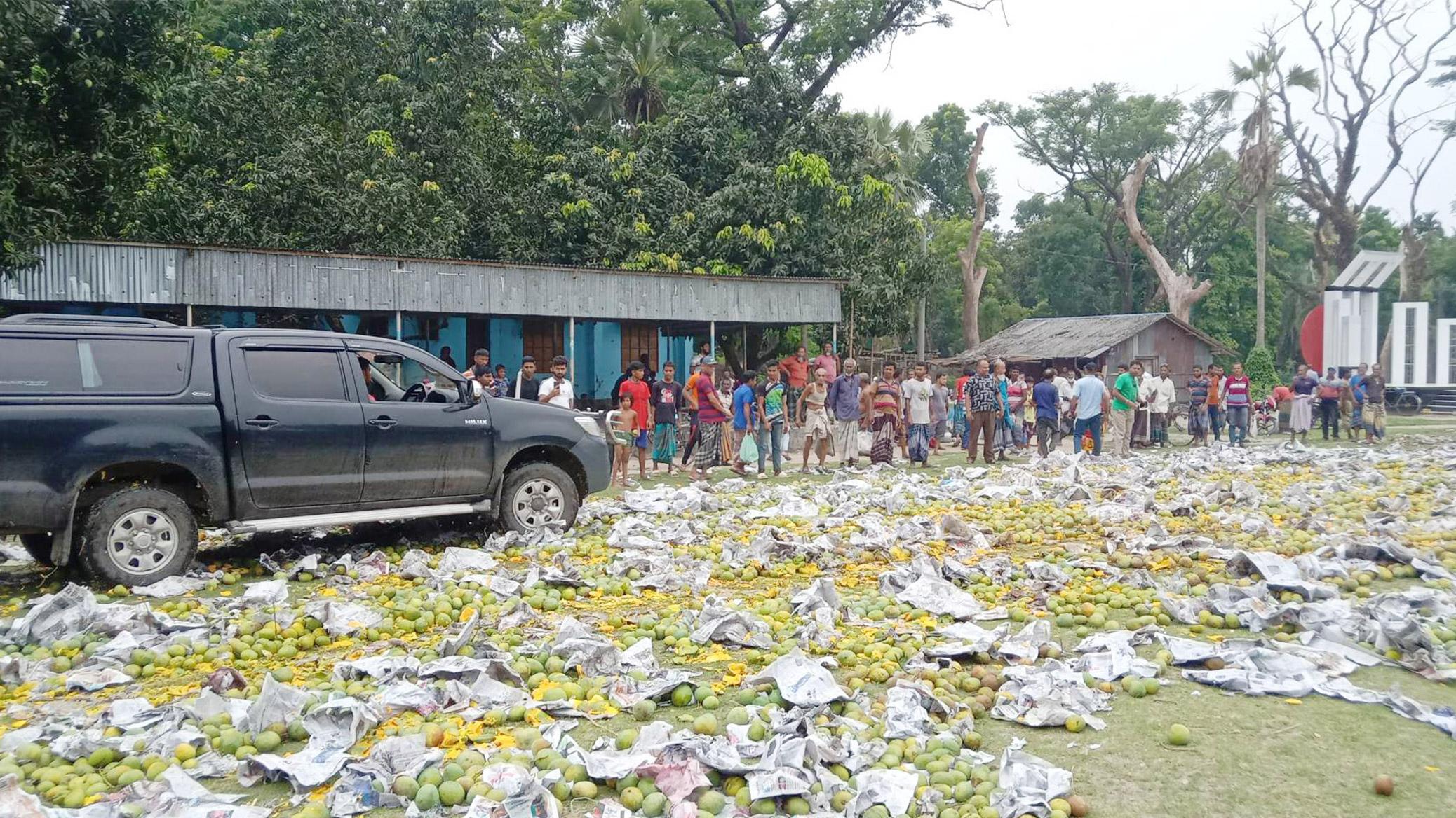 দেবহাটায় রাসায়নিক মেশানো ৭ টন আম জব্দ 