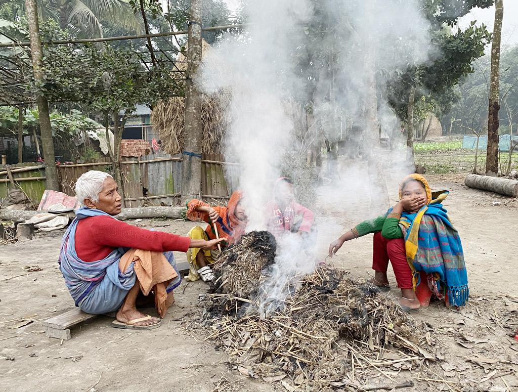 টানা চার দিনের শৈত্যপ্রবাহে বিপর্যস্ত উত্তরাঞ্চলের জনজীবন