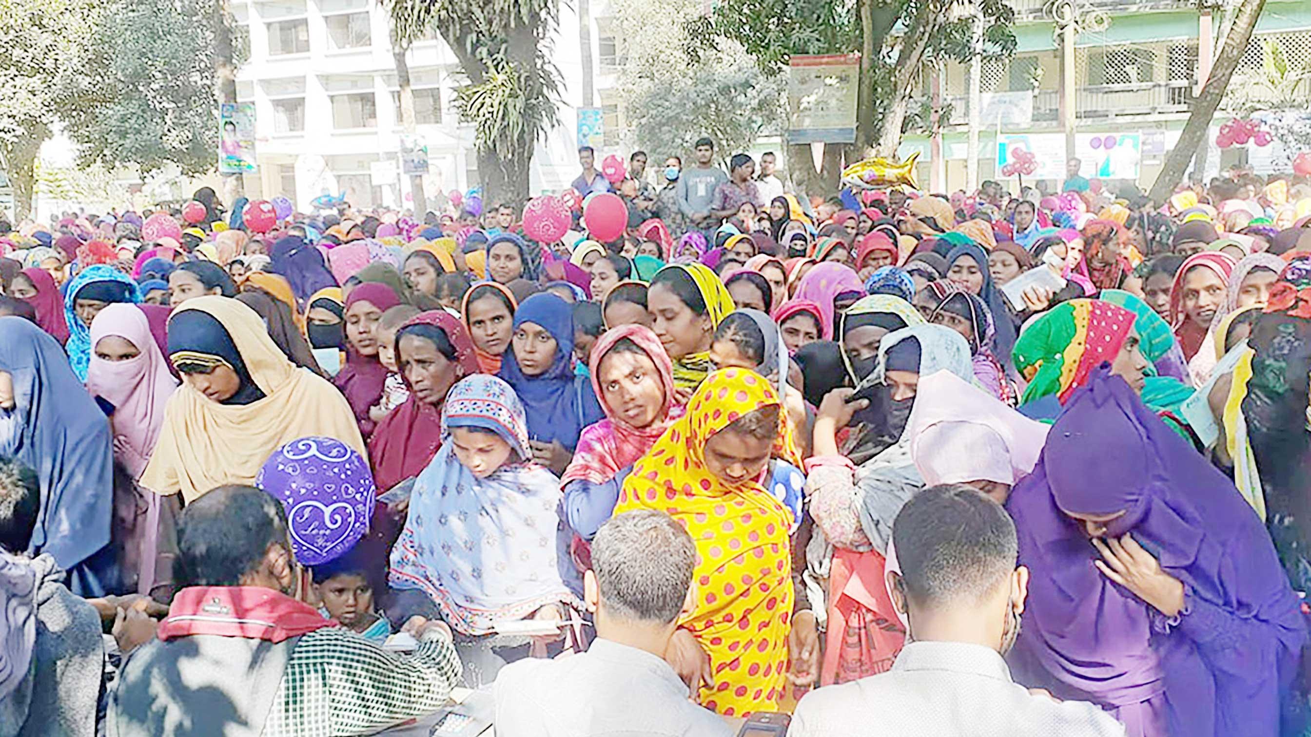 একজনের ভাতার টাকা অন্য  জনের মোবাইল অ্যাকাউন্টে