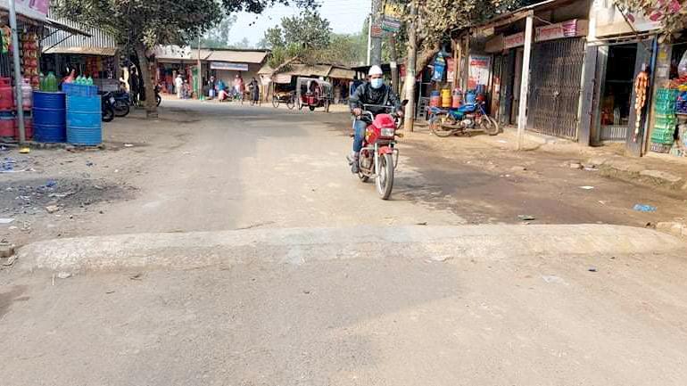 অপরিকল্পিত গতিরোধকে বাড়ছে দুর্ঘটনার ঝুঁকি