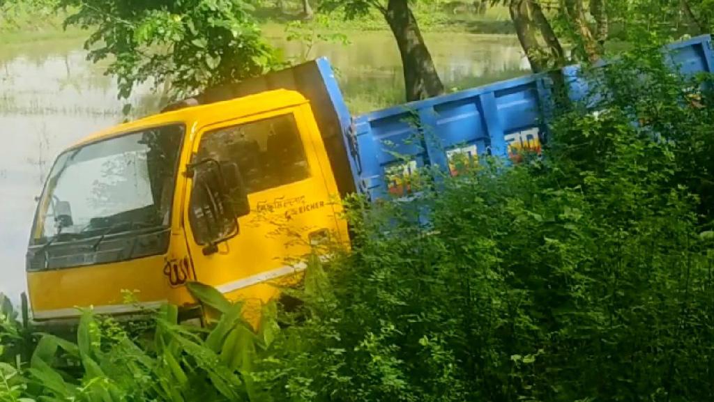 লক্ষ্মীপুরে পিকআপের ধাক্কায় মাদ্রাসাছাত্র নিহত