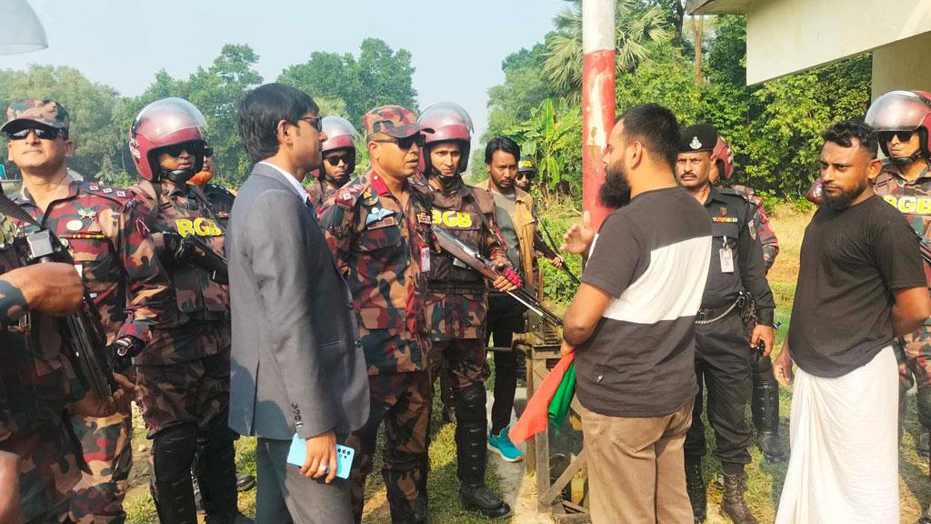 শ্রীপুরে ট্রেন দুর্ঘটনা: নাশকতাকারীদের খুঁজতে পাশের গ্রামে যৌথ অভিযান