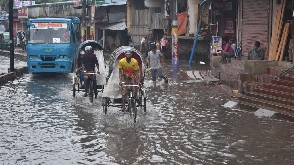 চট্টগ্রামে নিম্নাঞ্চল প্লাবিত, পাহাড়ধসের শঙ্কা