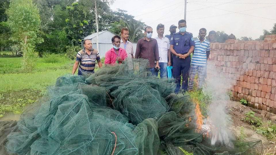 হালদা থেকে আড়াই হাজার মিটার জাল জব্দ