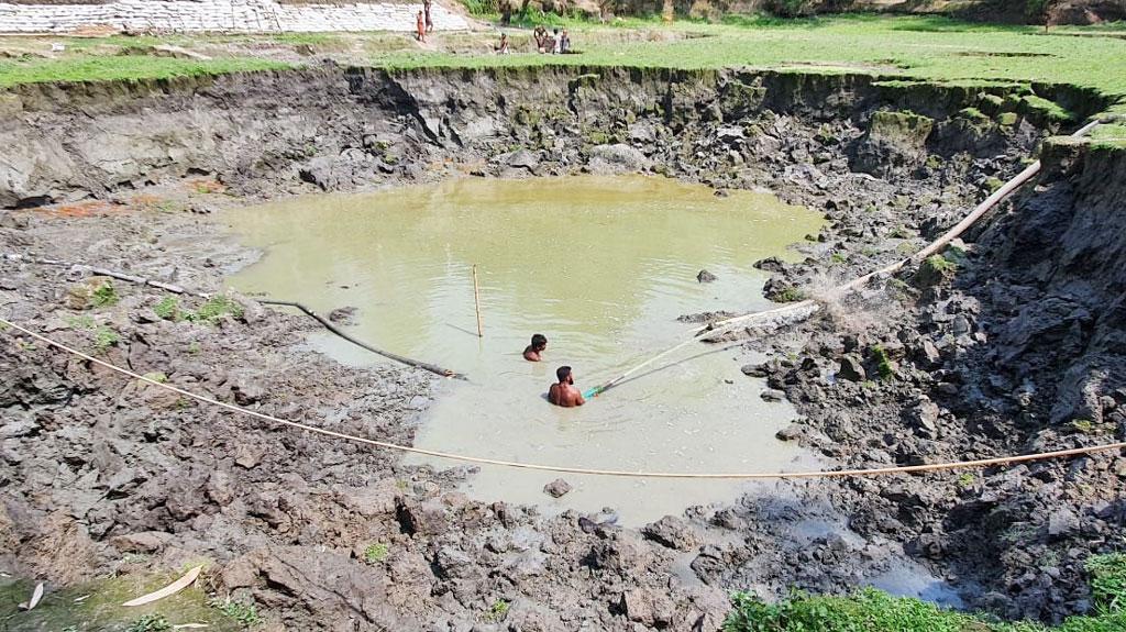 তিন ফসলি জমি হচ্ছে ডোবা