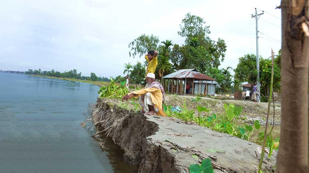 তিস্তা নদীর ভাঙনে বিলীন ৭০টি বাড়ি