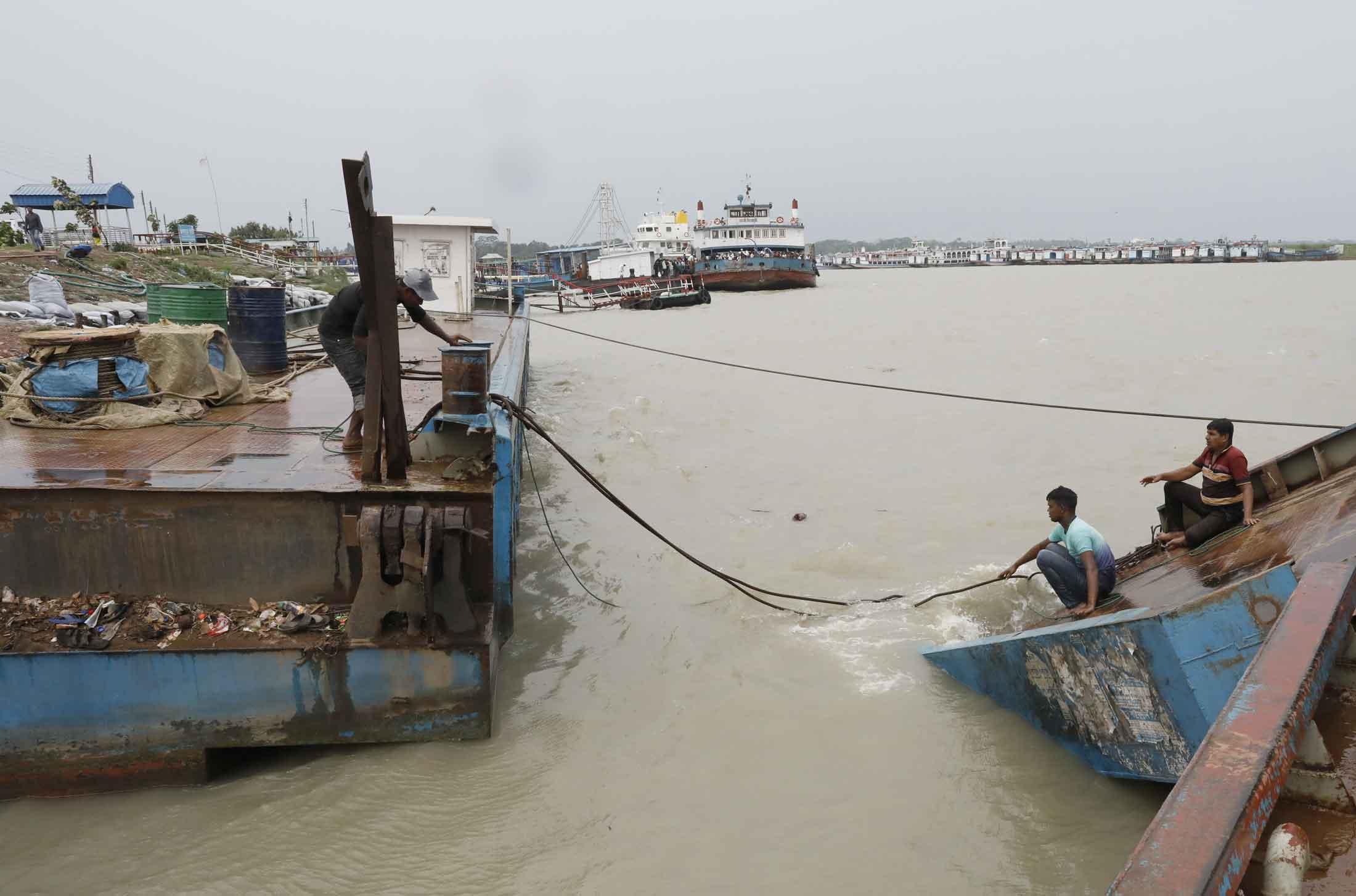 ১২ ঘণ্টা চলবে নৌযান