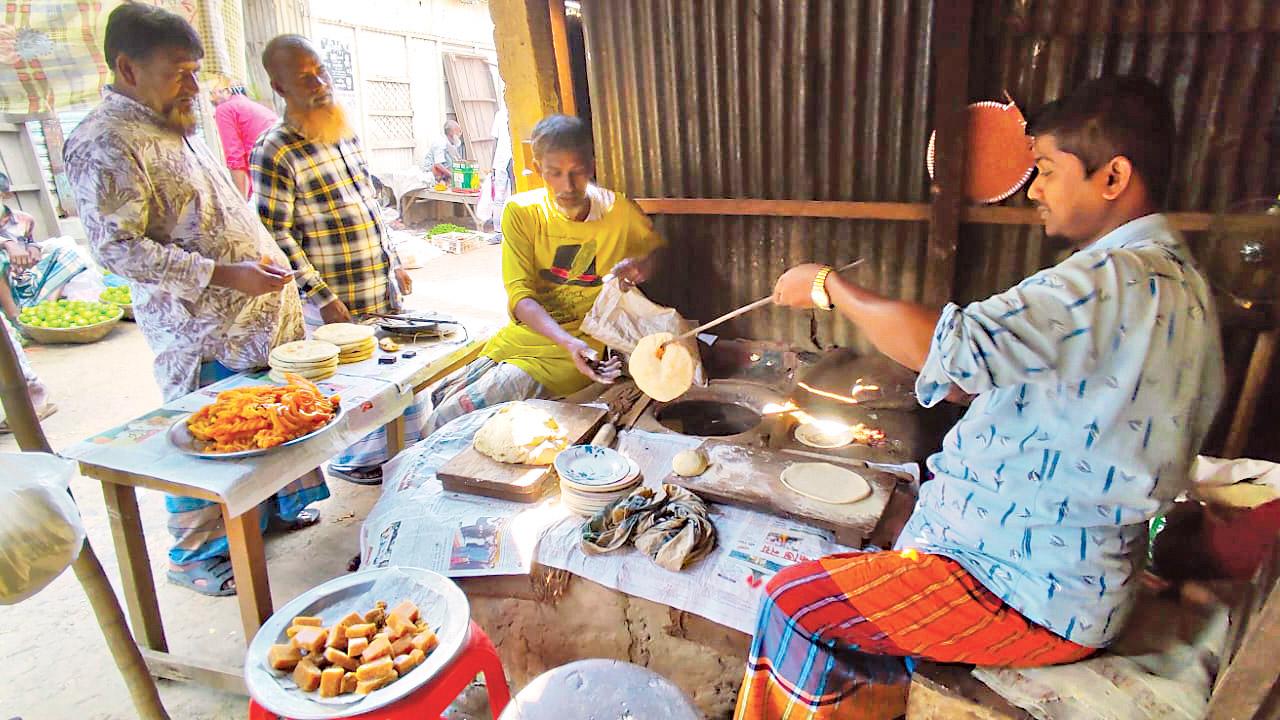 ঐতিহাসিক হাটের ঐতিহ্যবাহী খাবার