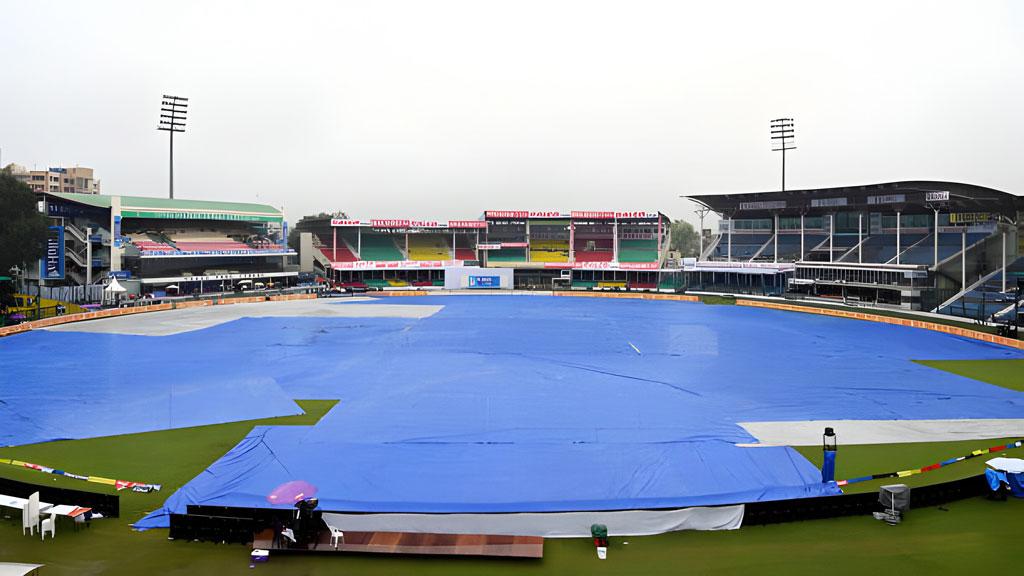 বৃষ্টিতে থেমে আছে দ্বিতীয় দিনের খেলা