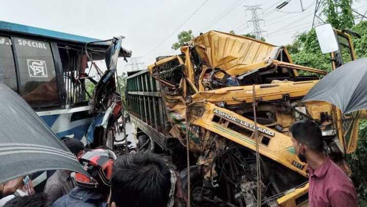 ভেড়ামারায় সড়ক দুর্ঘটনায় ১ জন নিহত, আহত ৮