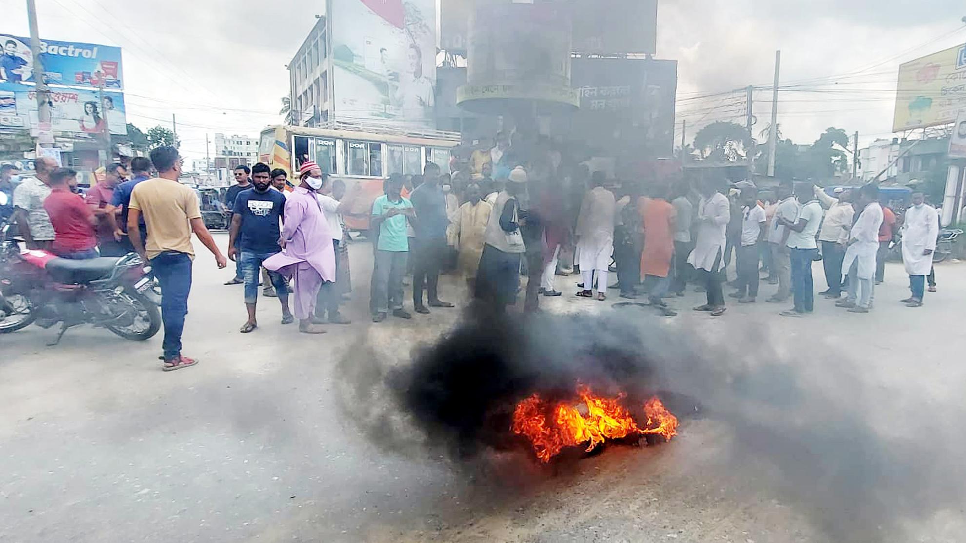 নিহত সাংবাদিক রুবেলের হত্যার বিচার দাবিতে বিক্ষোভ, মহাসড়ক অবরোধ