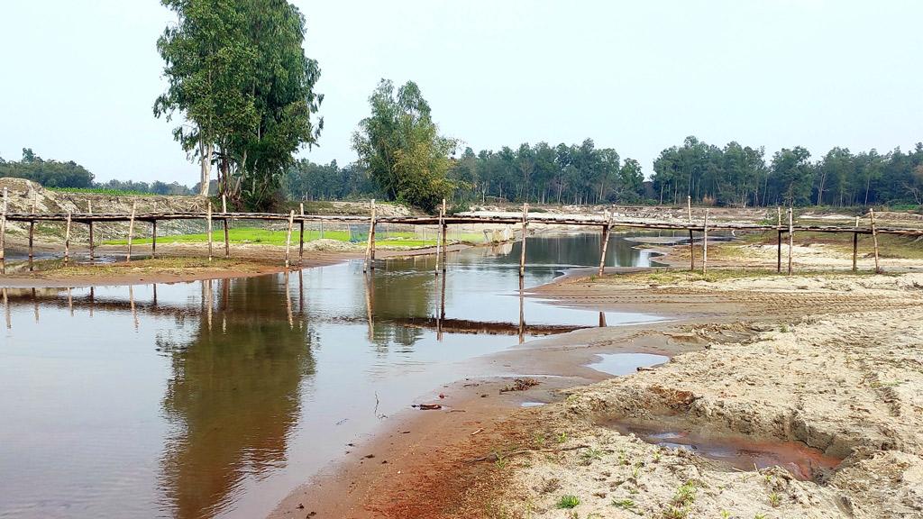 সাঁকোই ভরসা ৬ গ্রামবাসীর