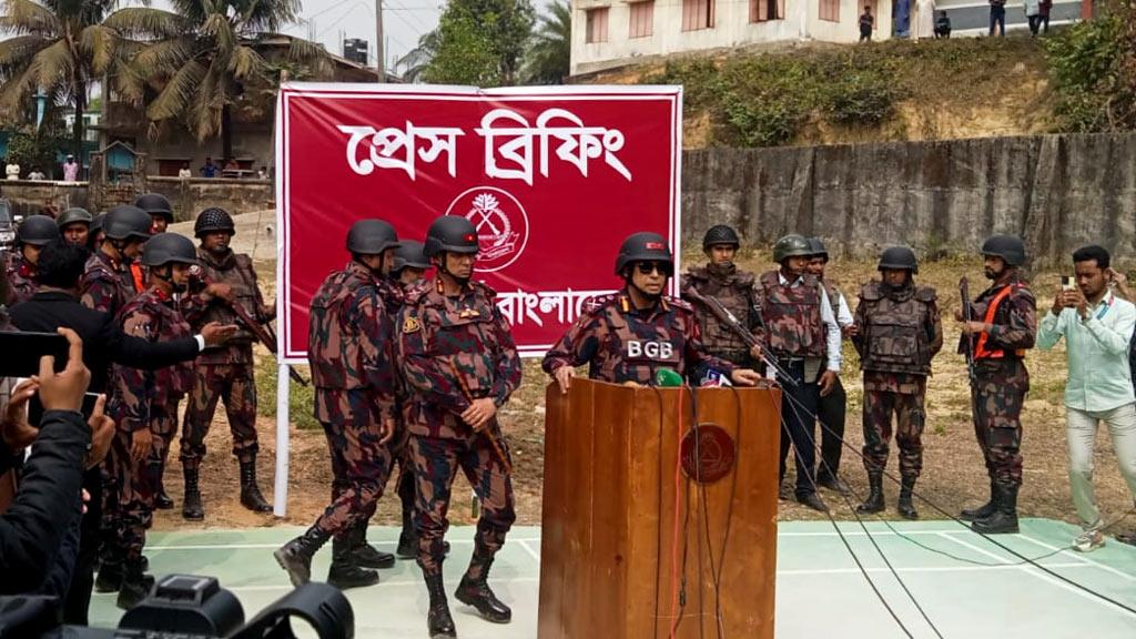 মিয়ানমারের সীমান্তরক্ষীদের ফেরত পাঠাতে আলাপ চলছে: বিজিবি মহাপরিচালক 