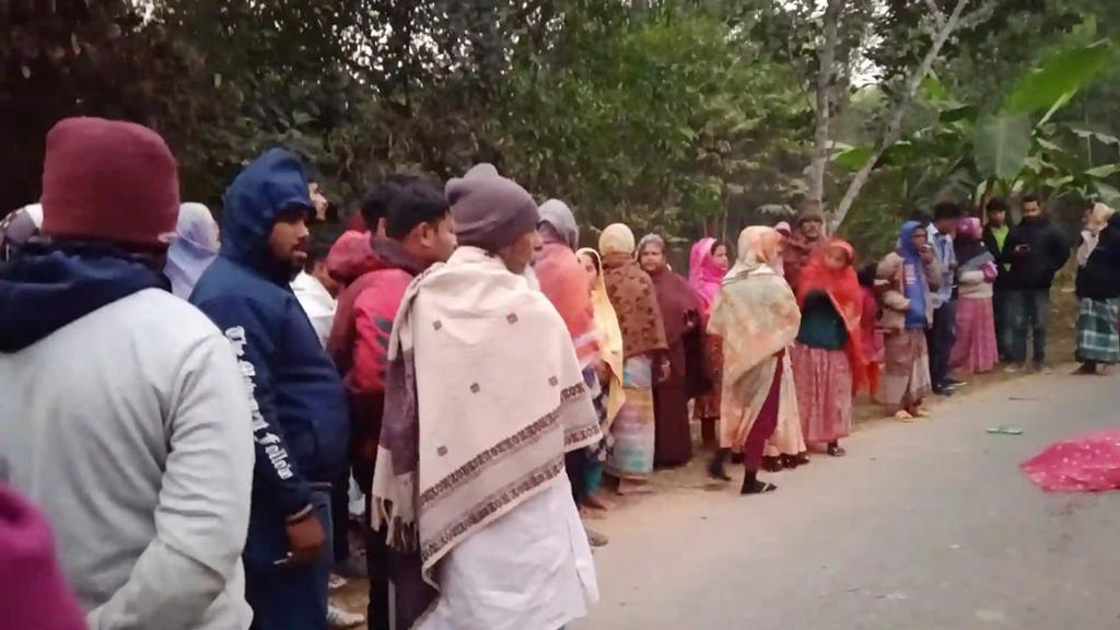 গাজীপুরে ট্রাক-মোটরসাইকেলের সংঘর্ষে নানি-নাতনি নিহত