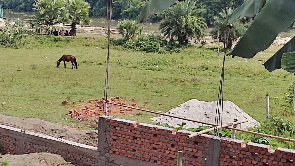 দেয়াল তুলে শীতলক্ষ্যার তীর দখল চেয়ারম্যানের