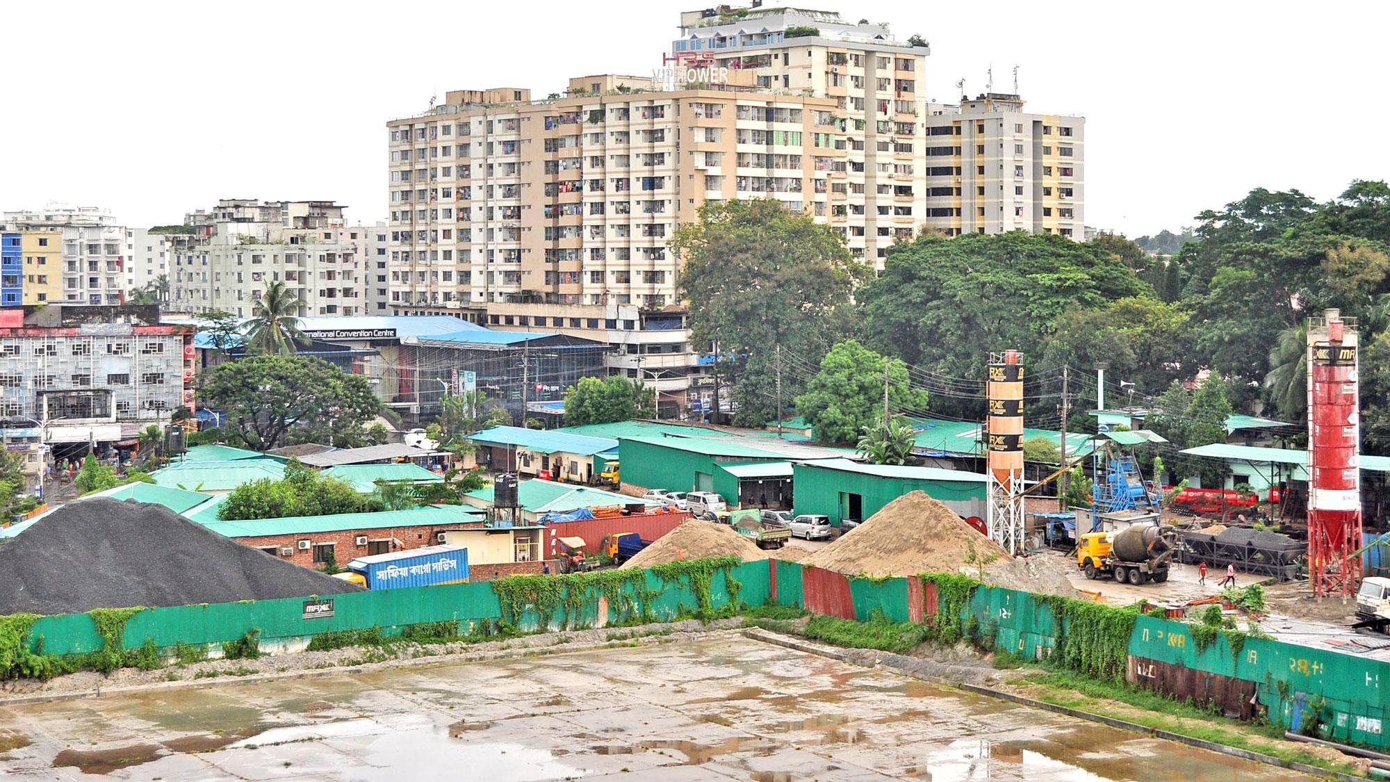 গবেষণার জায়গায় কনস্ট্রাকশন ইয়ার্ড, নার্সারি ও টি স্টল