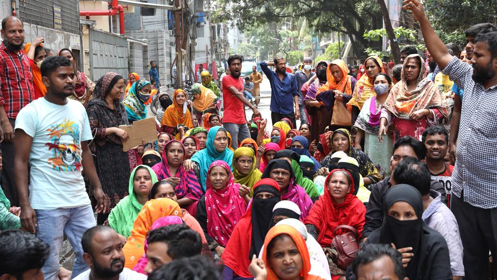 এখনো বেতন ও উৎসব ভাতা পাননি বেশিরভাগ কারখানা শ্রমিক