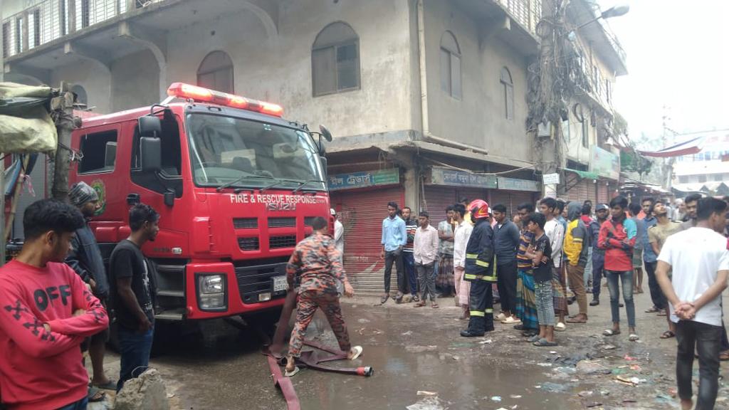 টঙ্গীতে ছয়তলা ভবনে অগ্নিকাণ্ড, দগ্ধ ৬