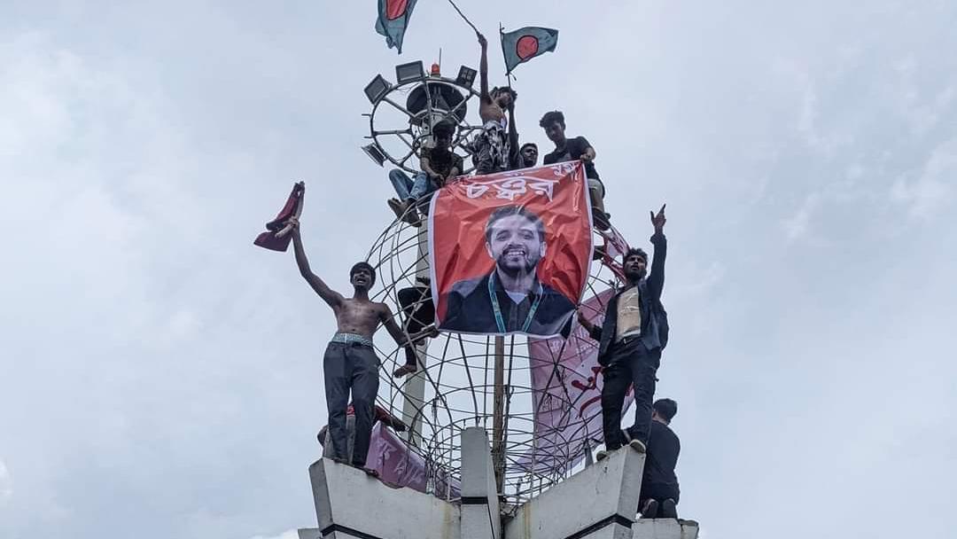 খুলনার শিববাড়ি মোড়ের নাম ‘শহীদ মীর মুগ্ধ চত্বর’ দিলেন শিক্ষার্থীরা