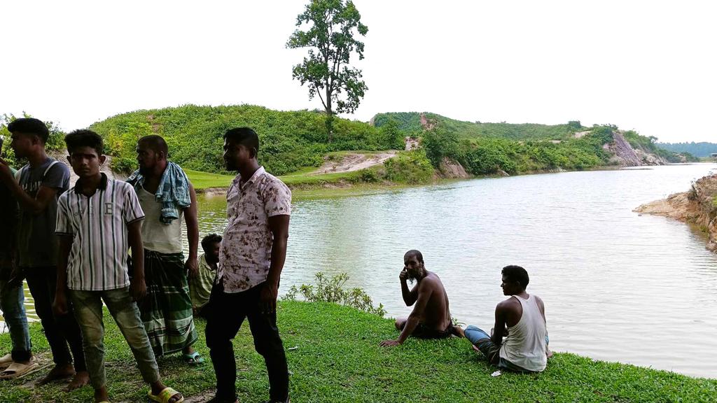 দুর্গাপুরের নীল পানির লেকে গোসলে নেমে তরুণের মৃত্যু 