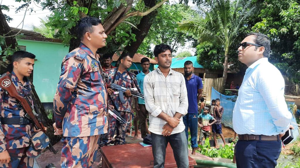 লংগদুতে হ্রদ থেকে অবৈধভাবে বালু তোলায় ৫০ হাজার টাকা জরিমানা 