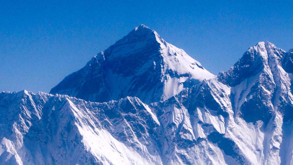 এভারেস্ট আরোহীদের কাছে খালি অক্সিজেন ট্যাঙ্ক চাইল নেপাল