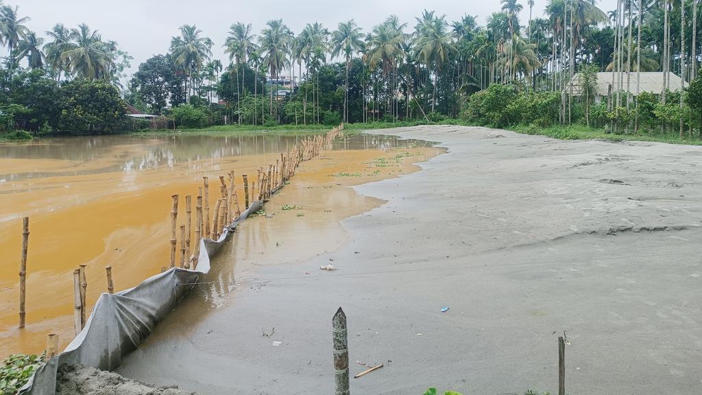 সংস্কারের নামে কিশোরগঞ্জ হর্টিকালচার সেন্টারের শতবর্ষী পুকুর ভরাটের অভিযোগ 