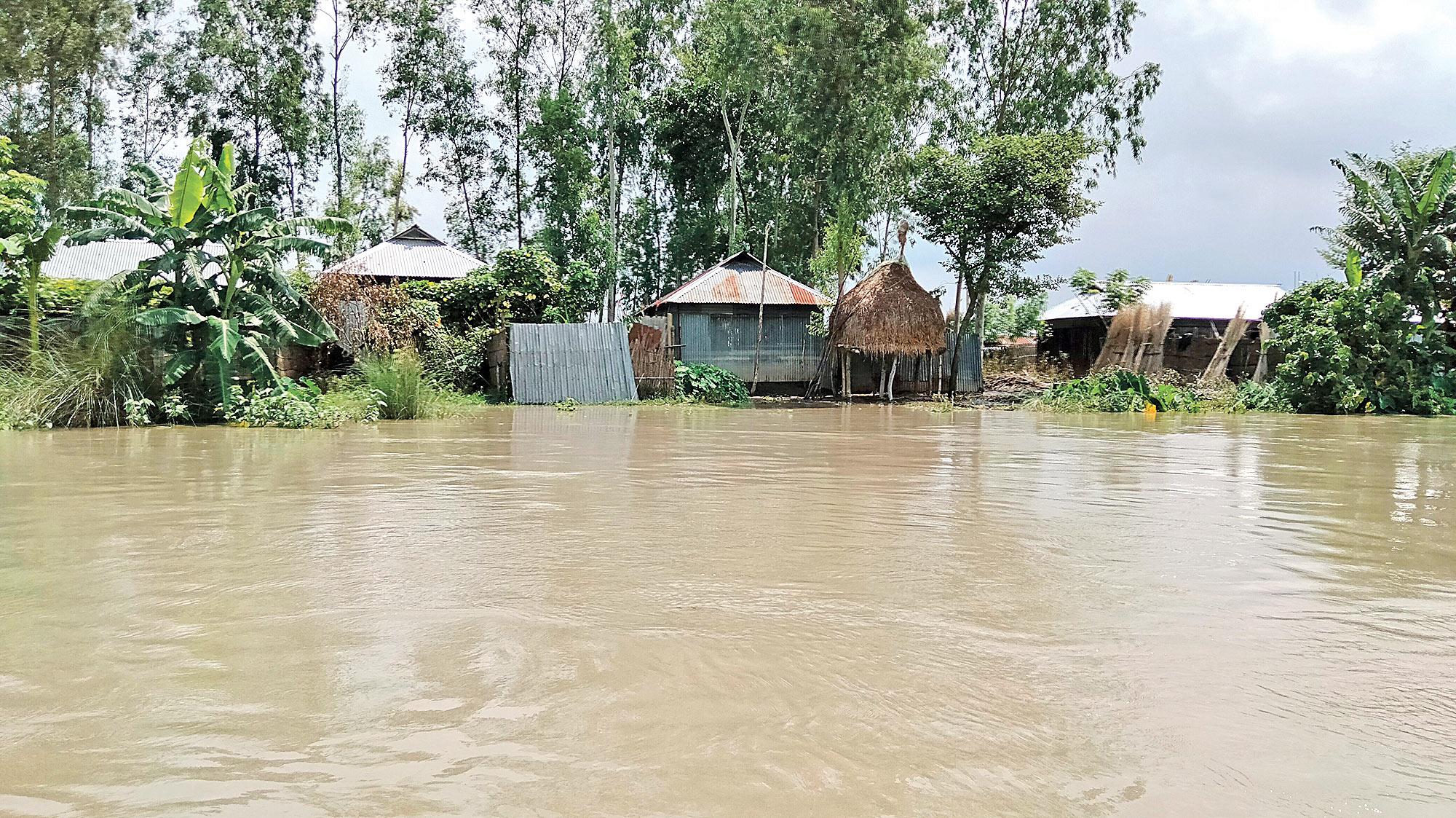 বন্যা আর ভাঙনে সর্বস্বান্ত ইসলামপুরের মানুষ