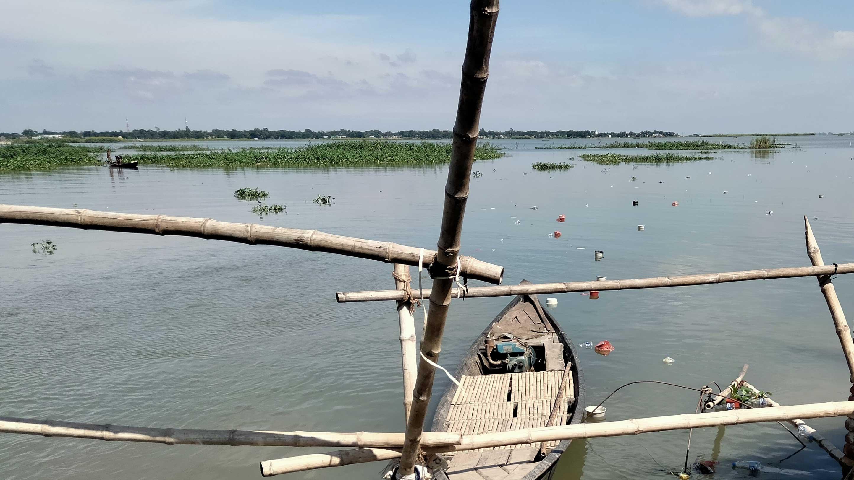 প্লাস্টিক বর্জ্যে সয়লাব মিঠামইন হাওর