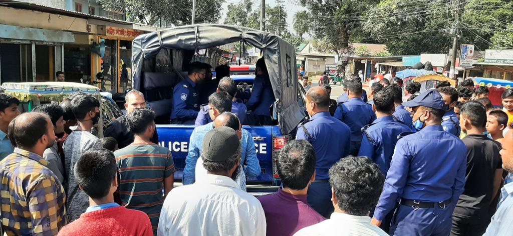 রেজিস্ট্রেশনবিহীন যান চলাচল রোধে সাঁড়াশি অভিযান