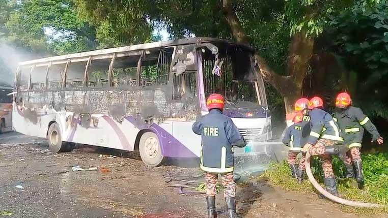 শিবপুরে বাস চাপায় দুই নারী পথচারী নিহত, আহত এক