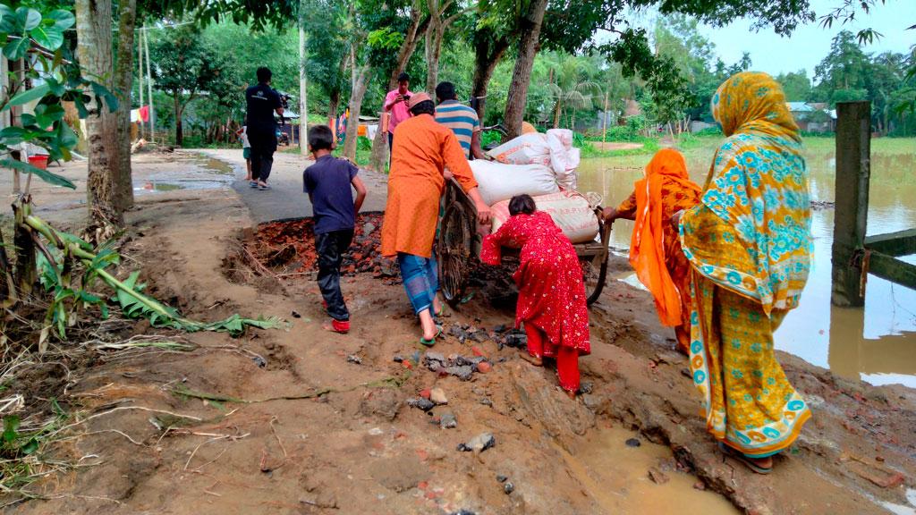 নদ-নদীর পানি কমলেও রাস্তাঘাটের বিপুল ক্ষতি