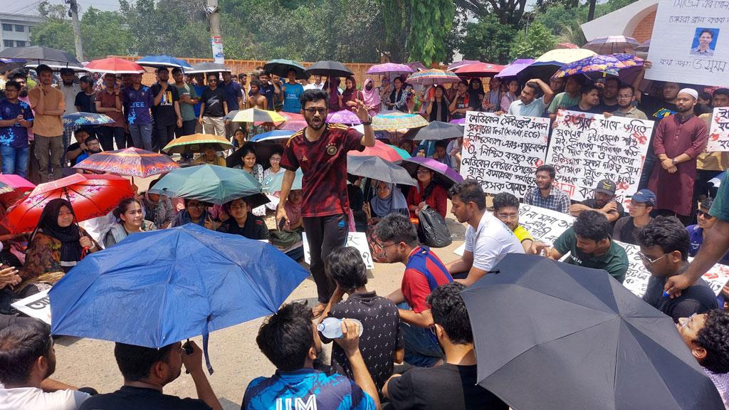 তৃতীয় দিনেও আন্দোলনে চুয়েট শিক্ষার্থীরা, এবার ১০ দফা দাবি