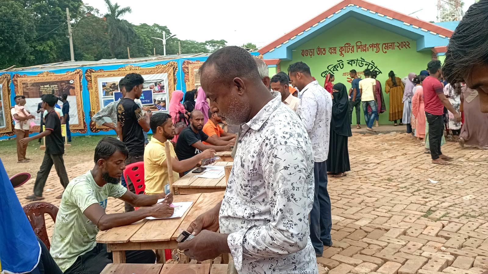 বন্ধ হচ্ছে বগুড়ার তাঁত ও কুটিরশিল্প মেলা