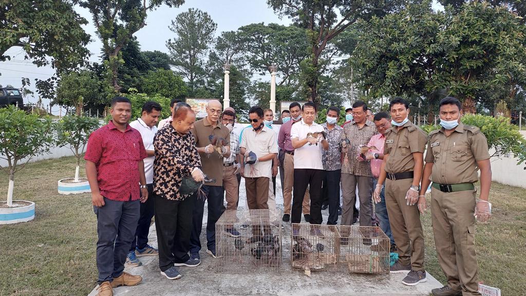 বাংলাদেশ পুলিশ একাডেমিতে অবমুক্ত হলো কালিম ও সরালি পাখি