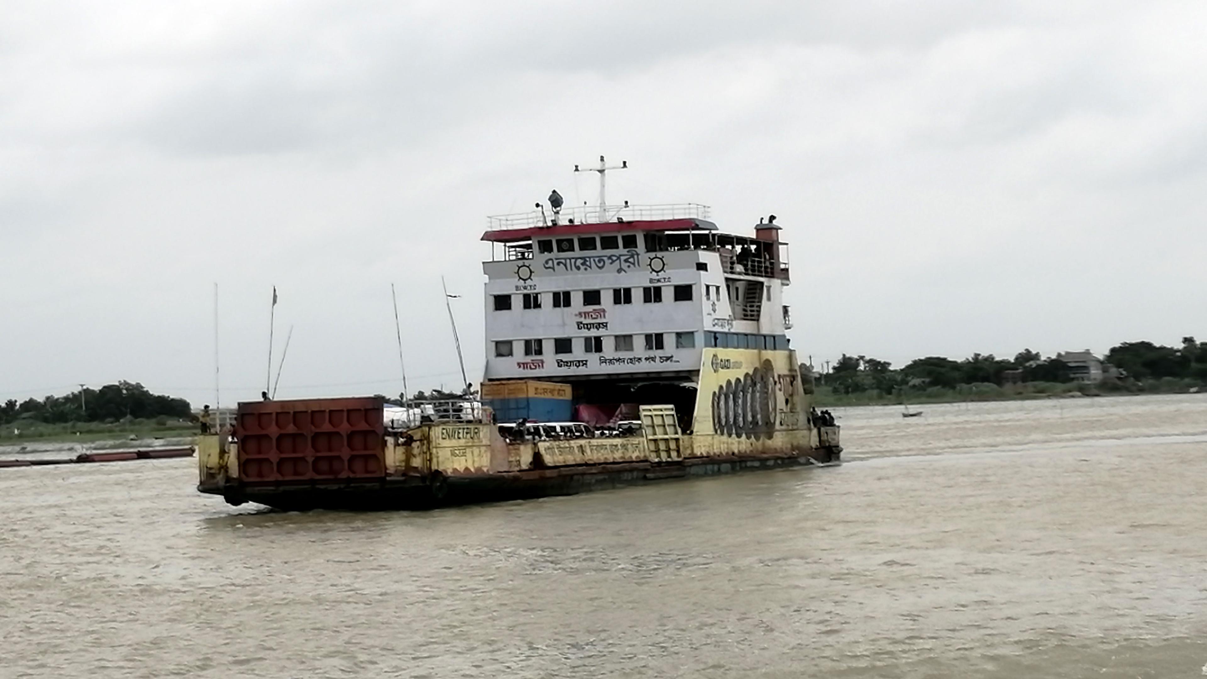 পদ্মায় স্রোত, ফেরি পারাপারে লাগছে বেশি সময়