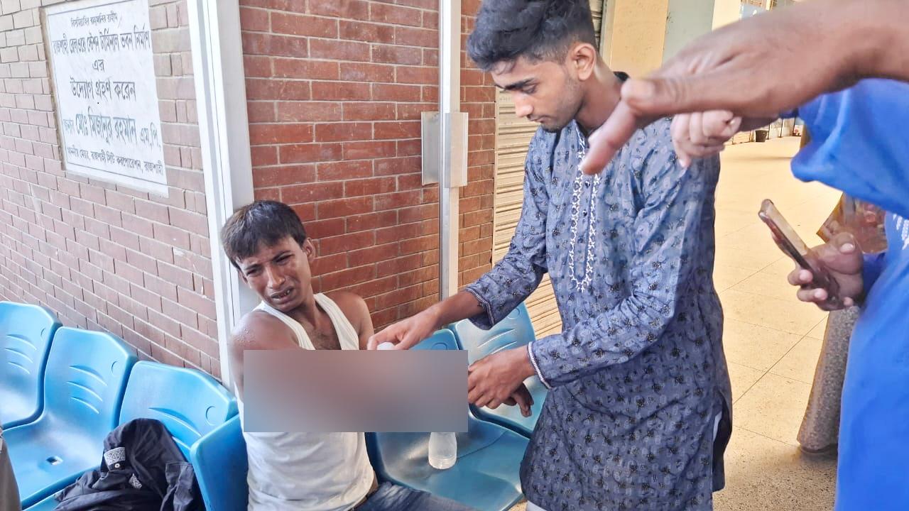 রাজশাহীতে ট্রেনে বরযাত্রীদের ওপর হামলা, কিশোর আটক