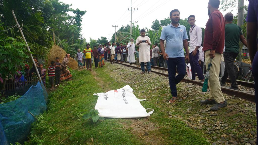 রেললাইনে ঝাঁপ দিয়ে কলেজছাত্রীর আত্মহত্যা