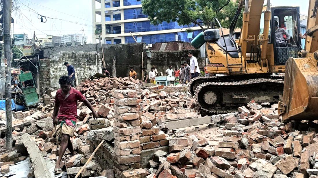 মতিঝিলে মন্দিরের জমি উদ্ধার করল জেলা প্রশাসন