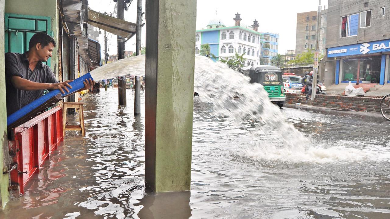 চট্টগ্রামে ১৫২ মিলিমিটার বৃষ্টিতে নিচু এলাকা প্লাবিত