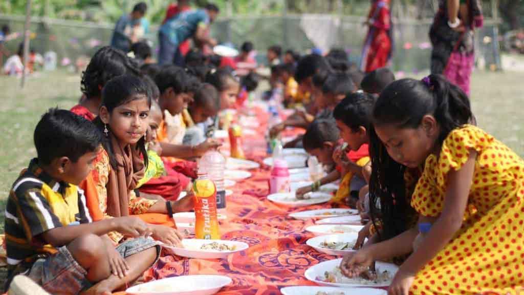 জেলেপল্লিতে এক টাকায় এক বেলা আহার