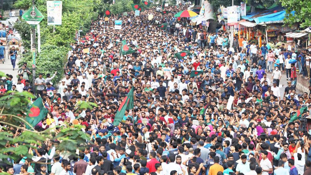 নতুন কর্মসূচি দিয়ে শাহবাগের অবরোধ তুলে নিলেন শিক্ষার্থীরা, যানজটে ভোগান্তি 