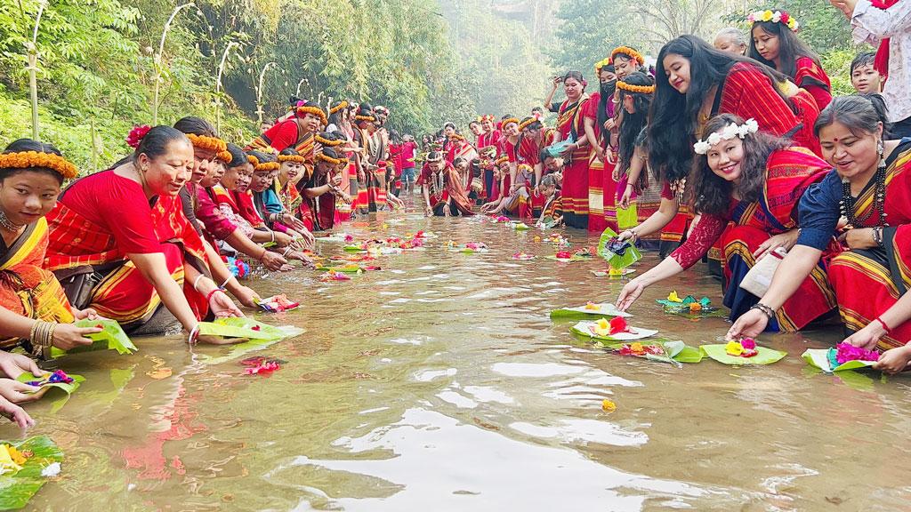 ফুল নতুন কাপড় ভাসিয়ে ত্রিপুরা নারীদের বৈসু উৎসব  