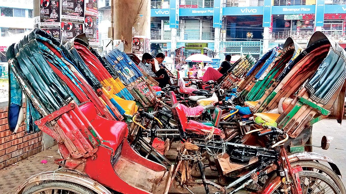 প্রভাবশালী চক্রের ছত্রচ্ছায়ায় রাজধানীজুড়ে চলছে ‘পঙ্খিরাজ’