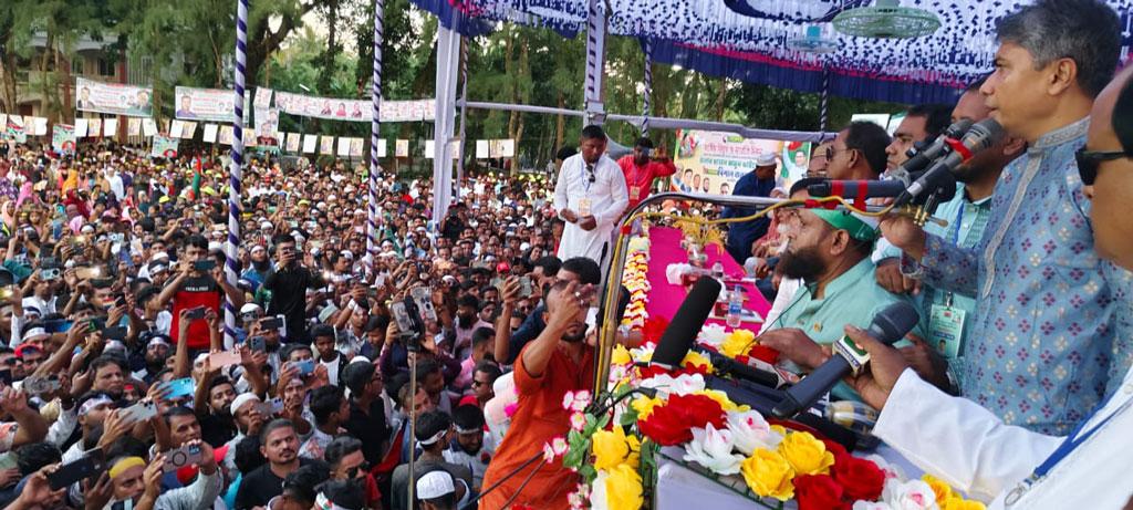 আওয়ামী লীগের দুর্গে জনসভায় বিএনপির নেতা-কর্মীদের ঢল