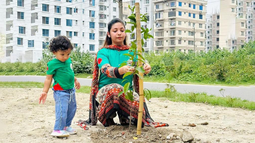 তিন লাখ গাছ লাগিয়ে বিডি ক্লিনের প্রতিষ্ঠাবার্ষিকী উদ্‌যাপন