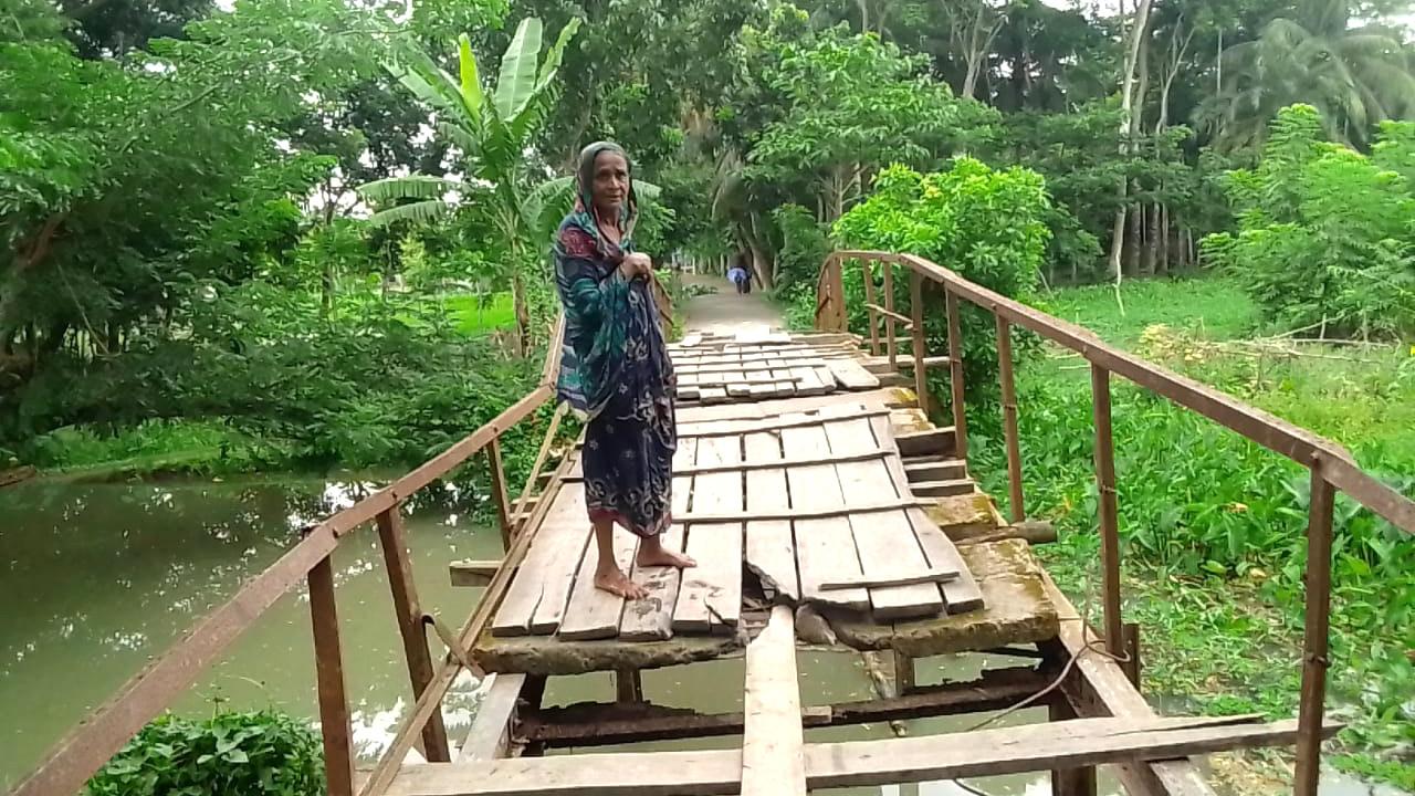 ভাঙা সেতুতে ঘটছে দুর্ঘটনা