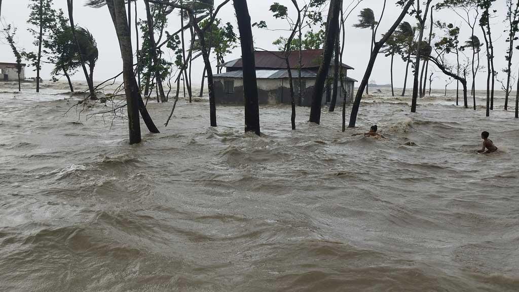 হাতিয়ায় বেড়েছে জোয়ারের পানি, নিম্নাঞ্চল প্লাবিত